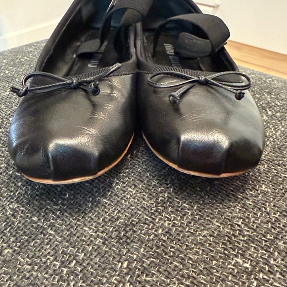 Miu Miu Black Leather Loafers with Bow Detail - Picture 3 of 7